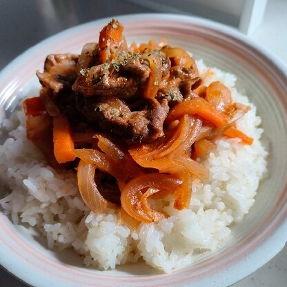 材料も調味料も少なくて簡単に作れました！
玉ねぎが最近高いので、人参や舞茸を少し足して作ってみました。
3歳の娘にも食べやすい優しいお味でした(*´ω｀*)